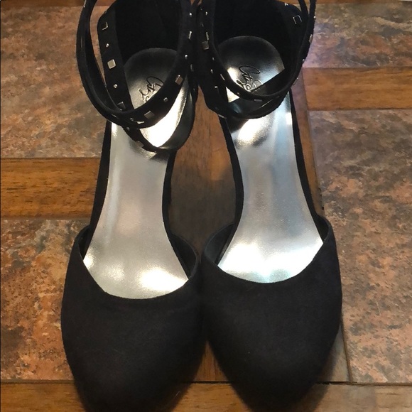 City Streets Strappy Heel Sandal Size 9.5 - Picture 1 of 3
